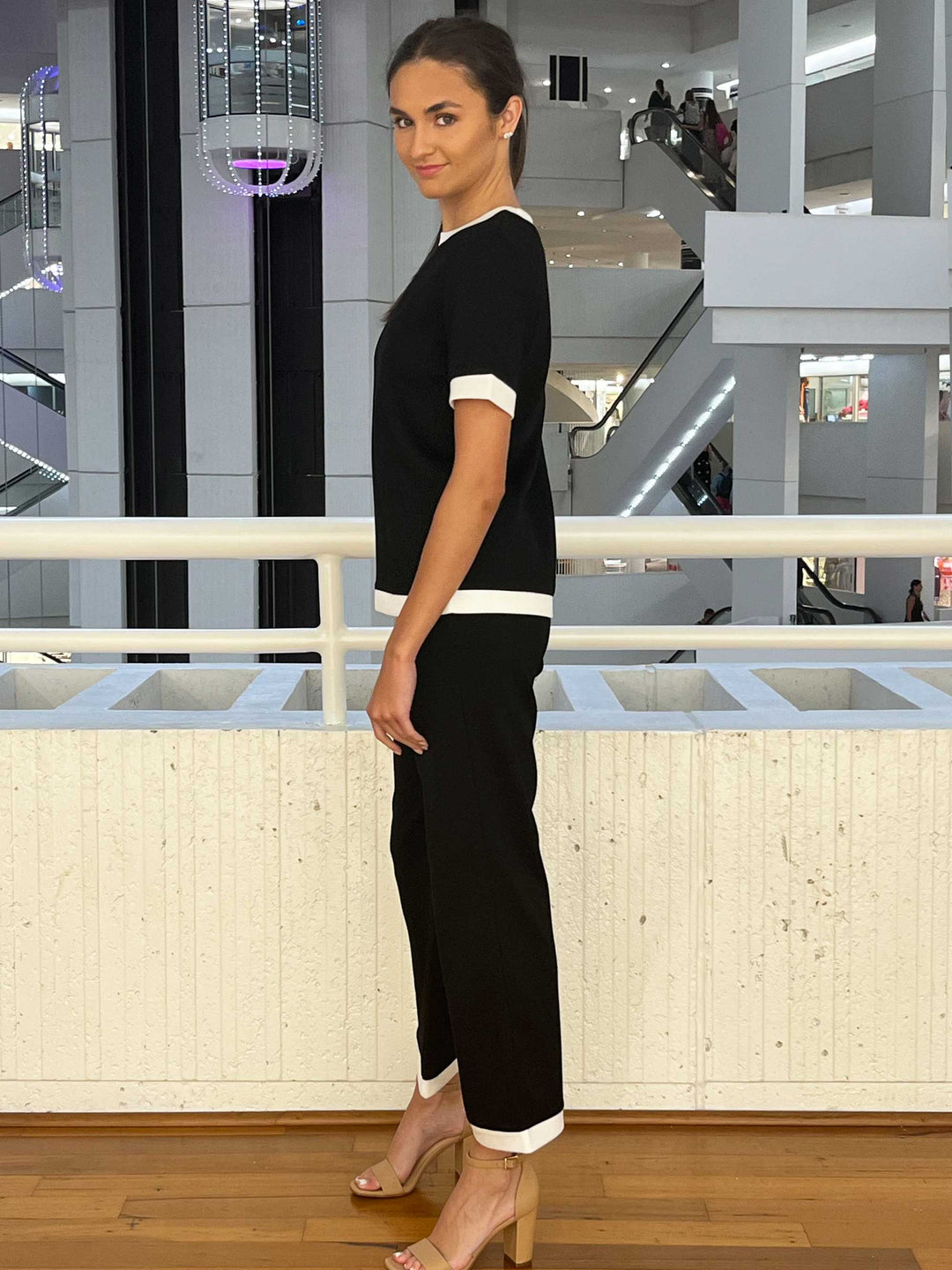 Light Lyocell Black 2-piece Set with white trim